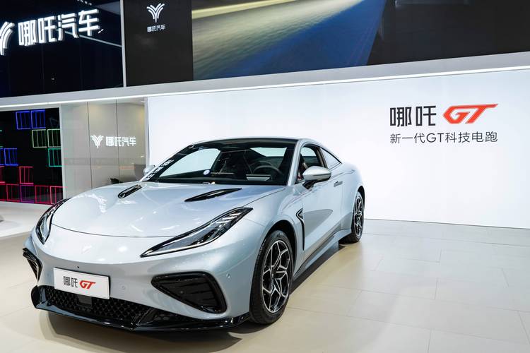 广州84哪吒汽车在智能汽车领域的表现，领途汽车在新能源汽车市场中的影响力